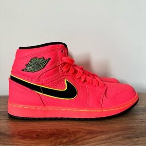 Nike Air Jordan 1 Retro ‘Hot Punch’ High Premium Sneakers Size 8.5